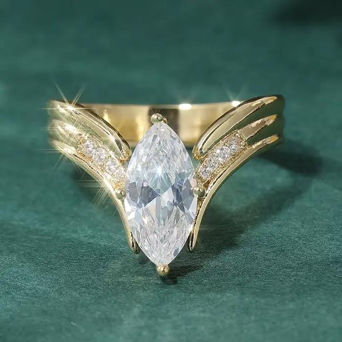 Bague de charme dorée incrustée de zircone synthétique pour femmes, design de luxe exquis, accessoir