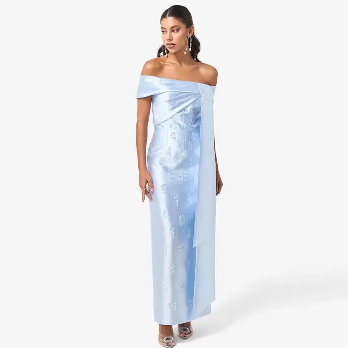 Robe de soirée personnalisée avec épaules dénudées, décolleté hors épaules, disponible en couleur personnalisable et taille personnalisée pour occasions formelles