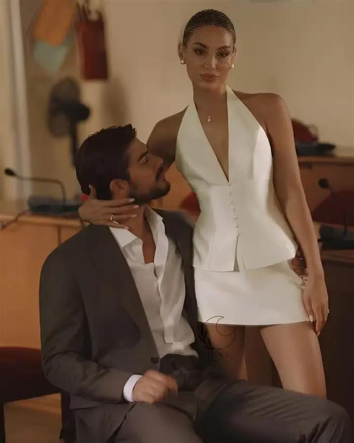 Robe de mariée personnalisée Luna beige à col en V et dos nu