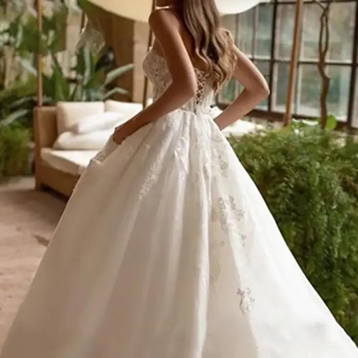 Robe de mariée élégante bustier en dentelle avec appliques