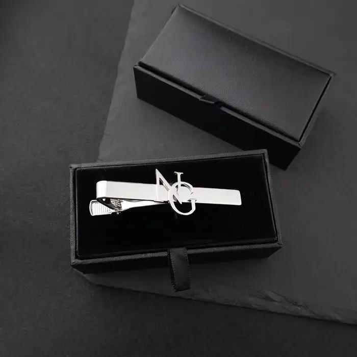 Pince à cravate personnalisée pour hommes, nom de mère et d'enfant, en acier inoxydable, le meilleur cadeau de bijoux pour hommes