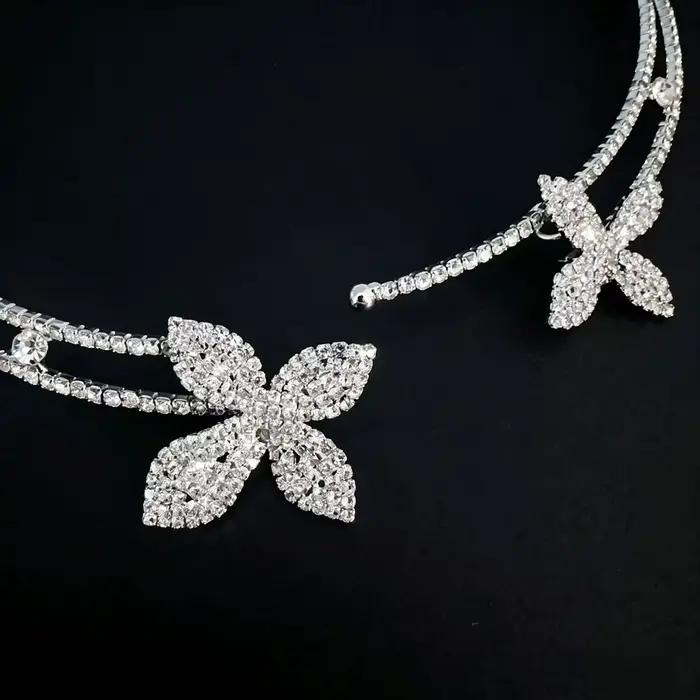 Parure de bijoux florale sertie de strass pour femmes, colliers de couches et boucles d'oreilles élégants pour occasions spéciales
