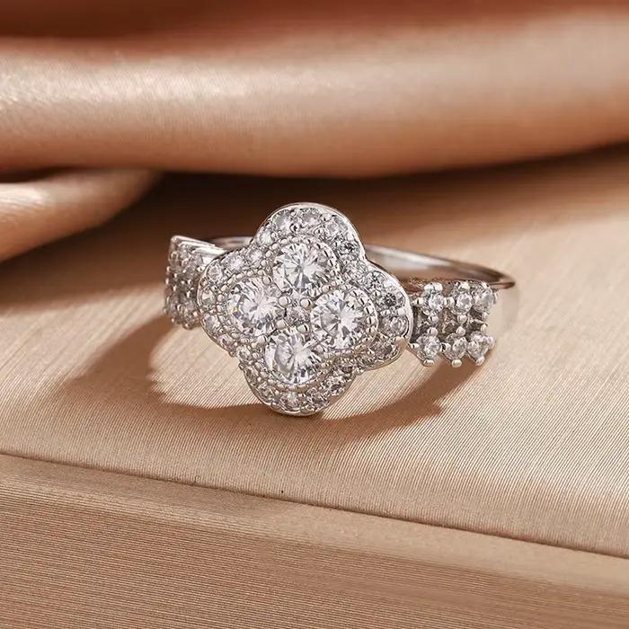 Bague en argent S925 pour femme – Bague de fiançailles en diamant à quatre trèfles, bijoux de promesse de mariage, cadeau de bijoux fins scintillants pour elle