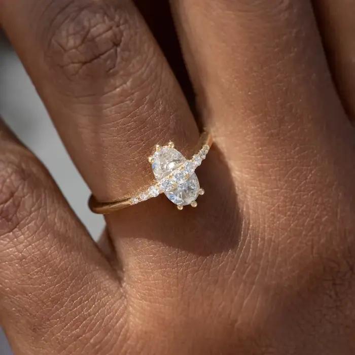 Bague en argent sterling 925 sertie de zirconium blanc élégante à offrir pour femme occasions spéciales mariage fiançailles fêtes anniversaires sorties quotidiennes