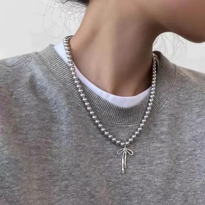 Tour de cou à la mode avec pendentif
