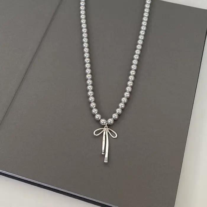Tour de cou à la mode avec pendentif