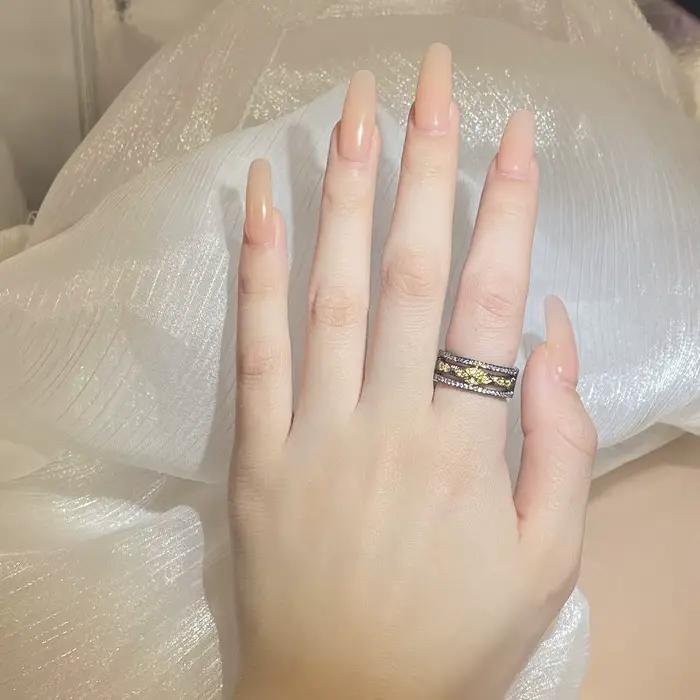 Bague bicolore noire et or pour femme