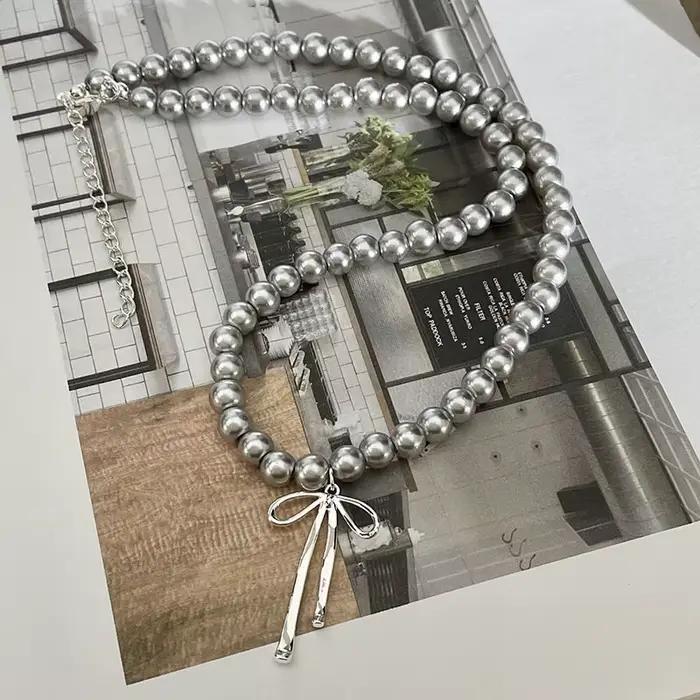 Tour de cou à la mode avec pendentif