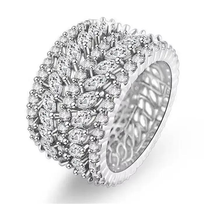 Grande bague faite à la main en or blanc