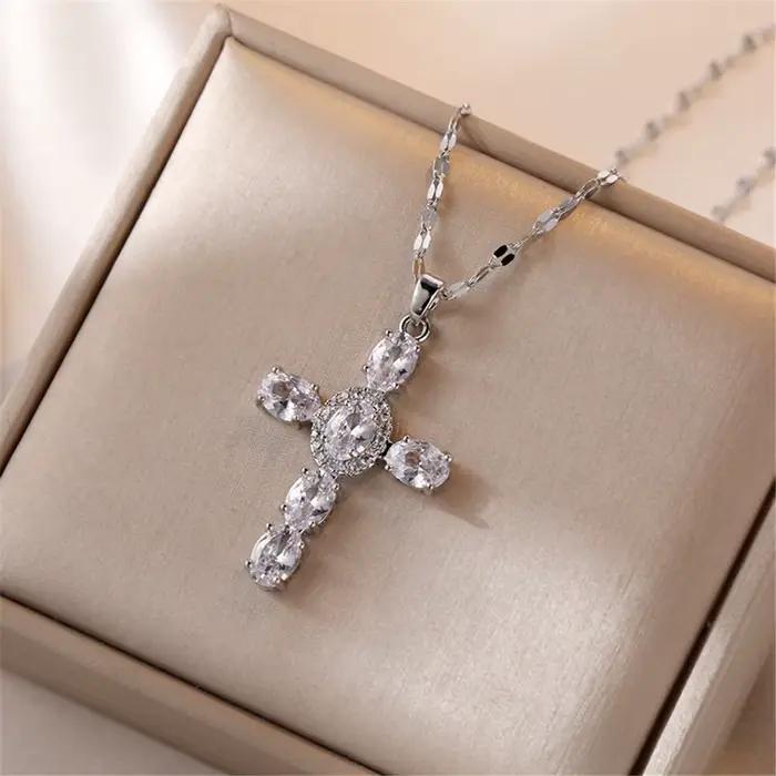 Collier pendentif croix en pierre pour femme
