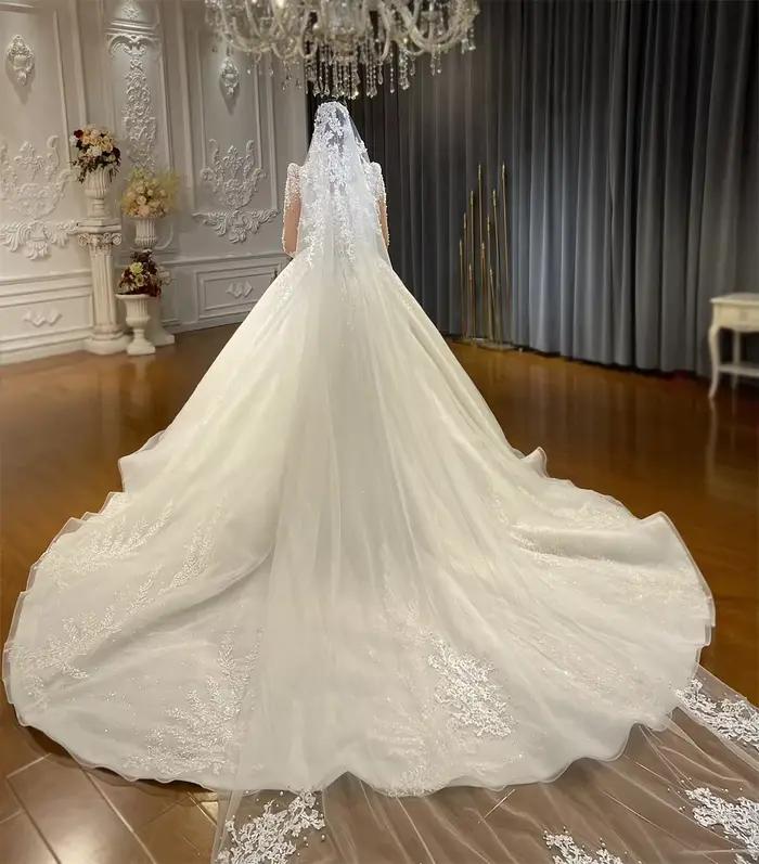 Robe de mariée Vinca Sunny en dentelle avec train de balayage et soutien-gorge intégré pour femmes enceintes occassions spéciales ```