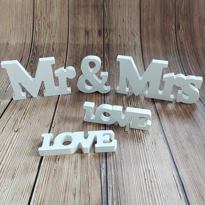 Décoration de mariage en bois rustique Mr & Mrs