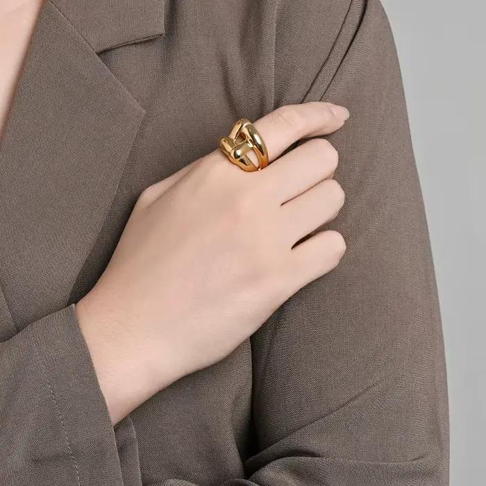 Bagues géométriques or lisse en acier inoxydable pour femmes, bijoux de prestige pour la carrière et les occasions spéciales