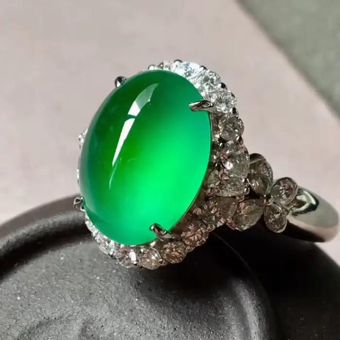 Bague de fiançailles chrysoprase incrustée de cristal pour femme