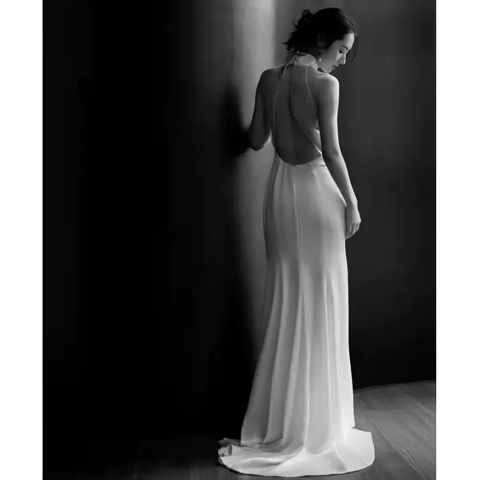 Robe de mariée légère à col rond avec train de balayage en polyester et dentelle pour femmes occasions spéciales et cérémonies modernes