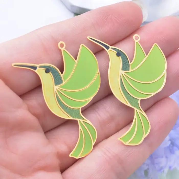 Bijoux d'Oreille en Forme d'Animaux Colorés Charms Romantiques et Mignons pour Femmes Occasions Spéciales Animaux Colorés Boucles d'Oreille