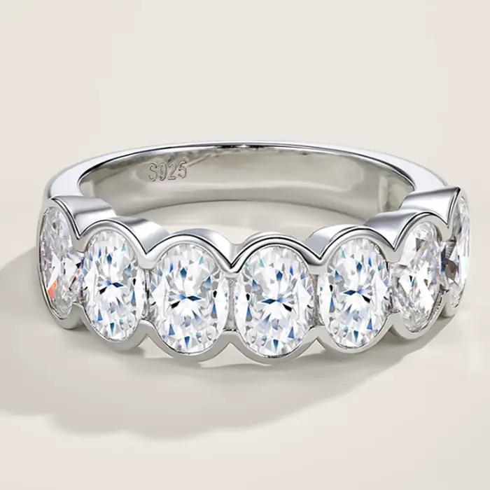 Belle bague demi-éternité en moissanite taille ovale Pretty Beauty