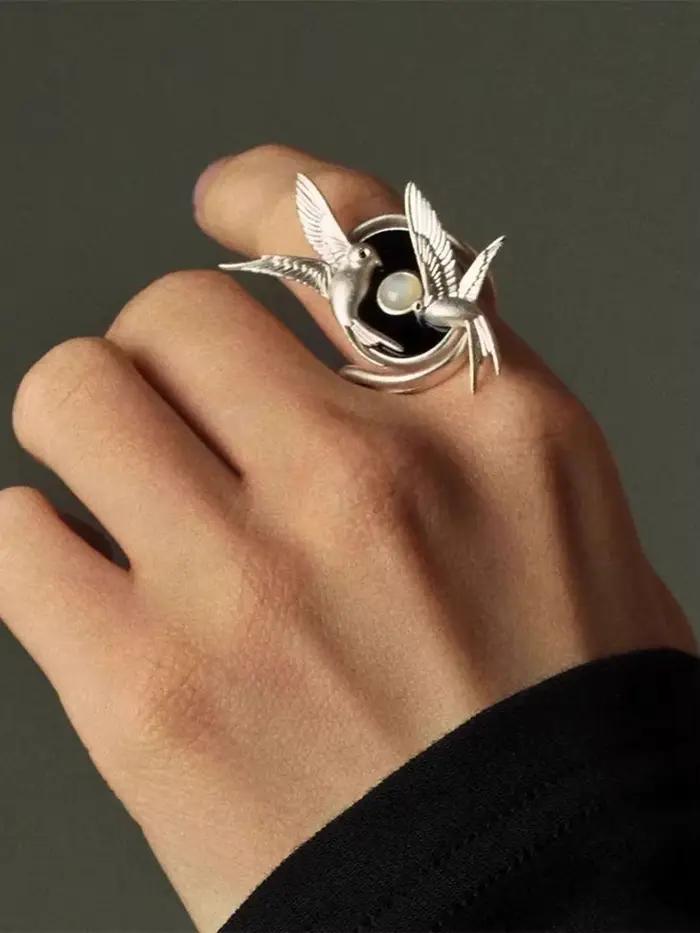 Bague ajustable en forme d'hirondelle pour homme et femme, style vintage, avec incrustation de pierres précieuses, pour usage quotidien