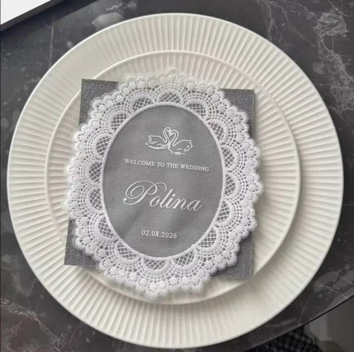 Carte d'invitation personnalisée en dentelle ovale