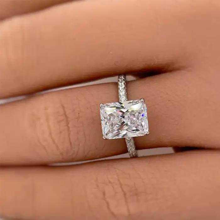 Bague de fiançailles en moissanite coupe radieuse pour femme