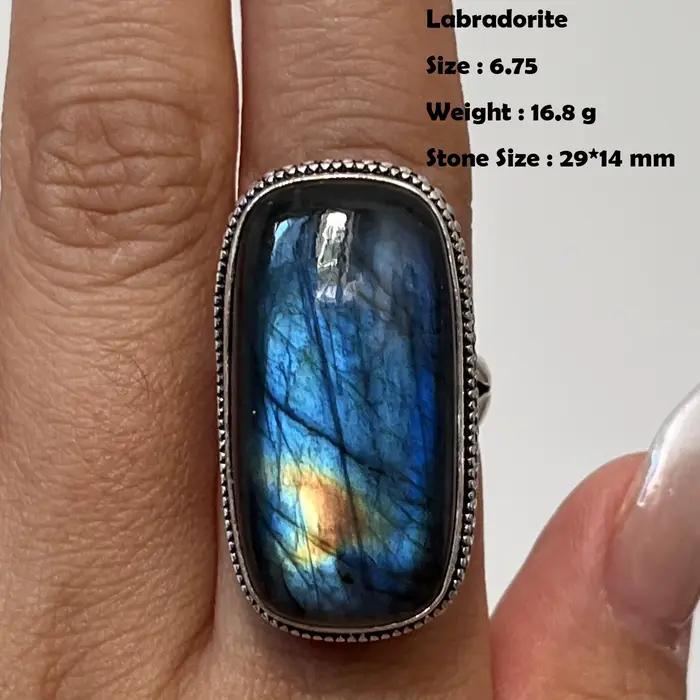 Bague en labradorite semi-précieuse plaquée d'argent pour femmes à la mode, élégante et sophistiquée pour occasions formelles et informelles