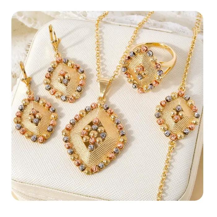 Ensemble de bijoux plaqués or italien 18 carats