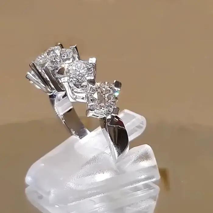 Anneau de mariage Huitan en zircone cubique design géométrique pour femmes occasions spéciales comme le mariage et les fiançailles