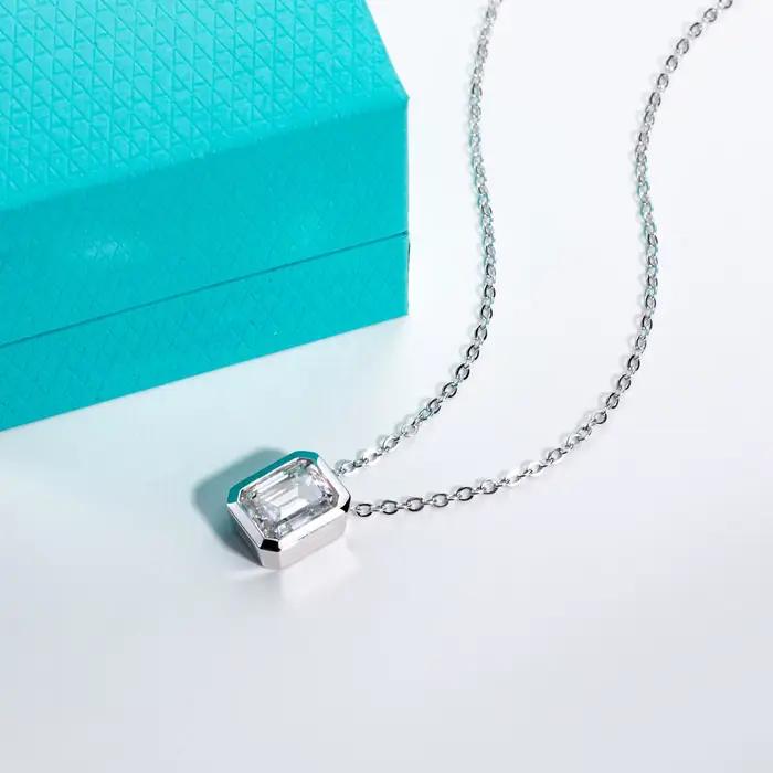 AnuJewel 0.6ct/1ct/2ct/3ct D couleur émeraude coupe Moissanite lunette pendentif collier 925 bijoux en argent Sterling cadeaux pour les femmes