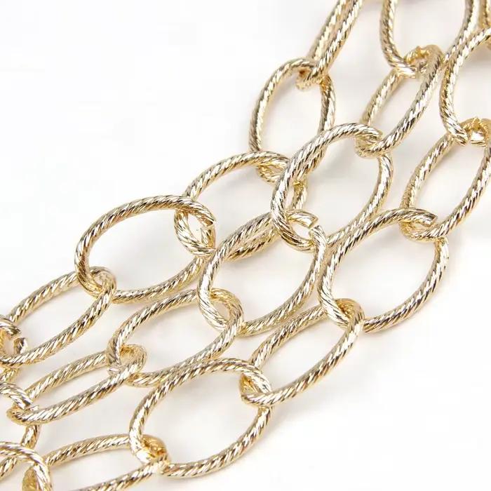Collier de câble texturé en métal doré O