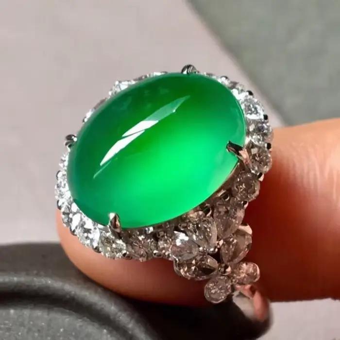 Bague de fiançailles chrysoprase incrustée de cristal pour femme