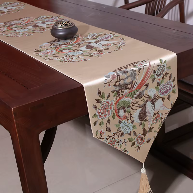 Chemin de table oiseaux et fleurs avec glands, style chinois classique, broderie rouge, sensation de