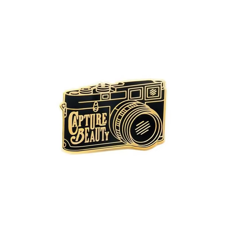 Broche de caméra en émail or