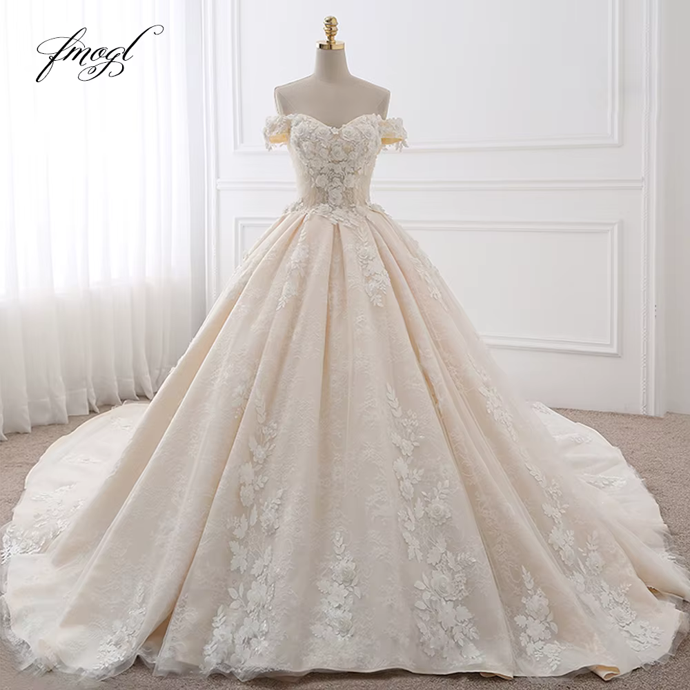 Robe de mariée en dentelle perlée avec train royal personnalisé, robe de Rhchérie, appliques de fleu