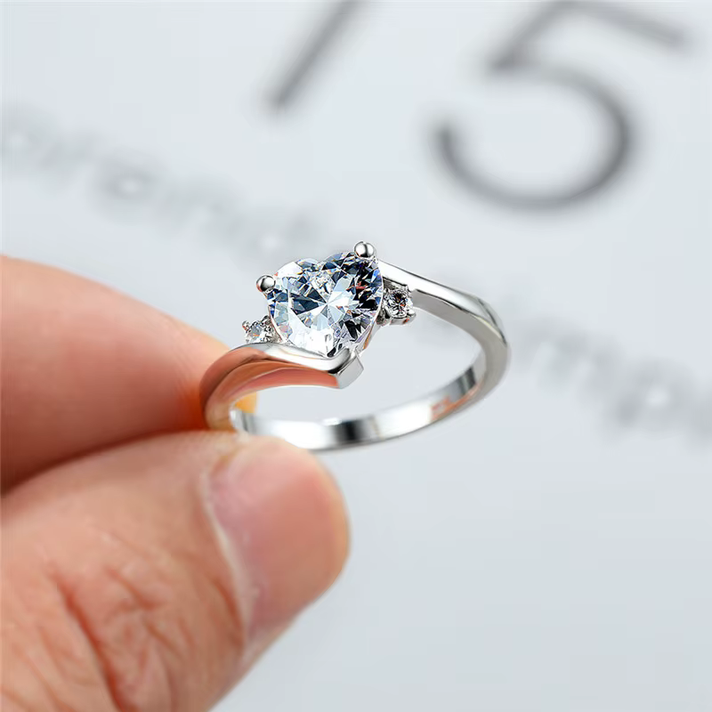 Bague de luxe en pierre de cristal vert pour femmes, bague de mariage classique, couleur argent, fin