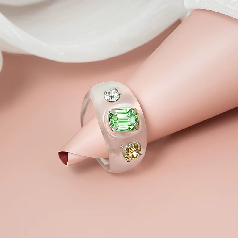Bague en résine couleur bonbon avec diamants acryliques incrustés, bijou populaire pour femme, vente