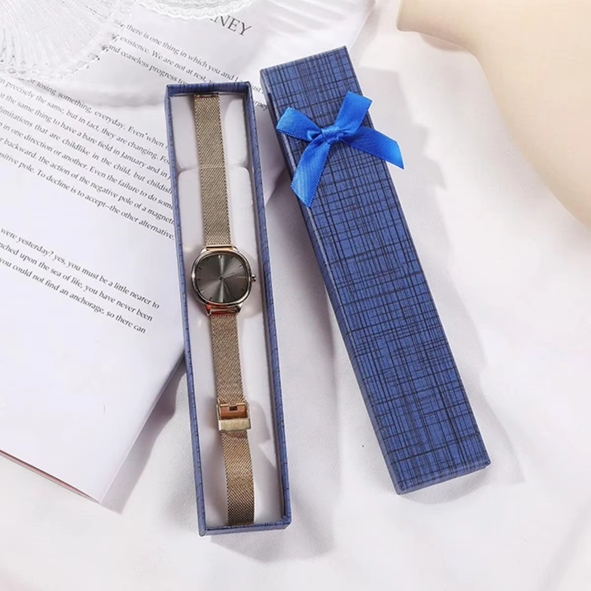 Boîte-cadeau rectangulaire pour bijoux avec décoration de nœud papillon, adaptée à l'emballage de co