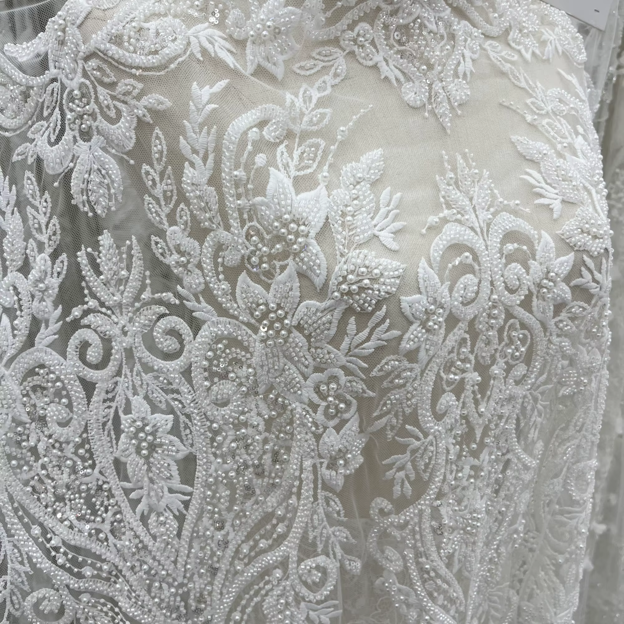 Robe de mariée haut de gamme unique et luxueuse de style palais, broderie en dentelle perlée, tissu 