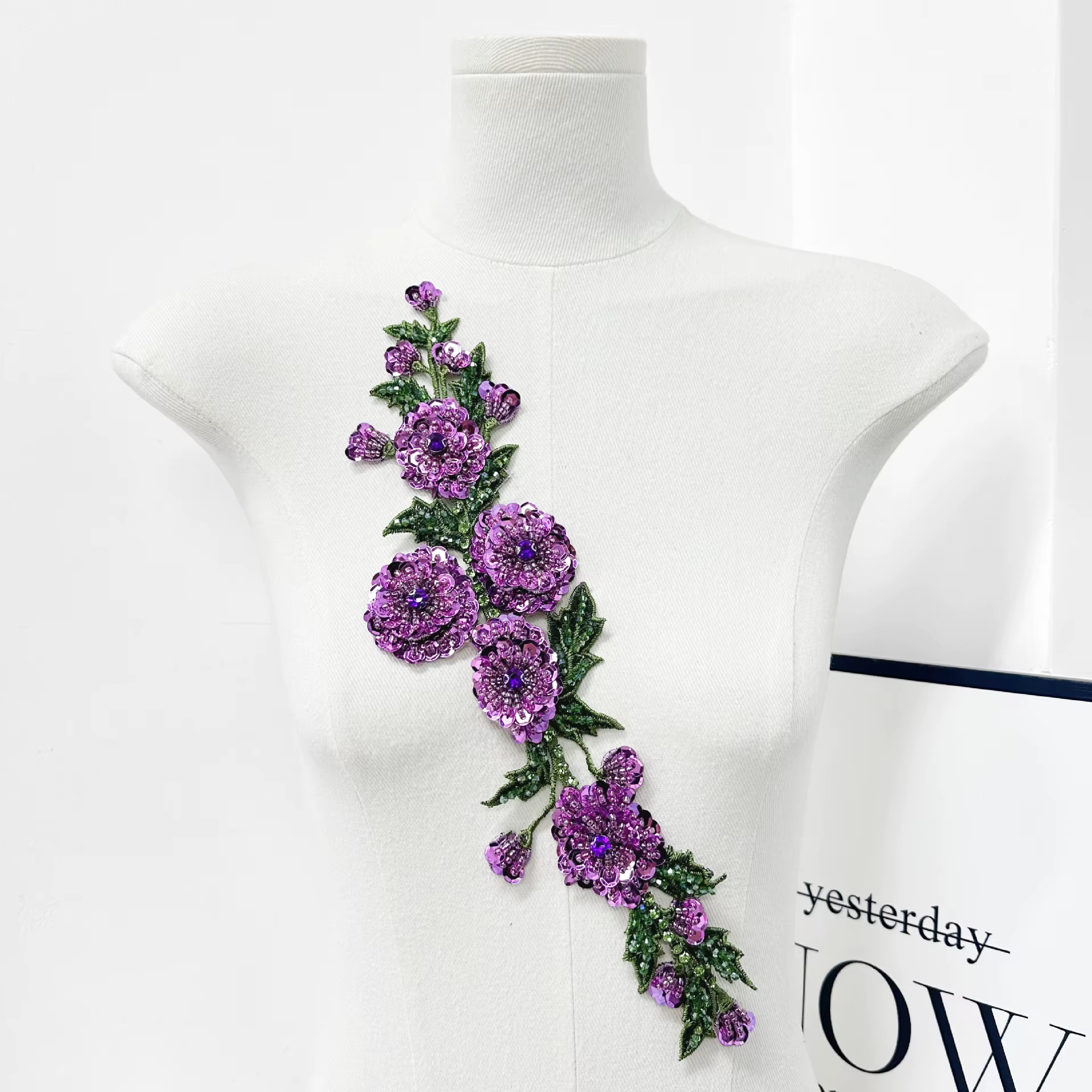 Appliques brodées de fleurs en perles colorées, décorations de vêtements faites à la main