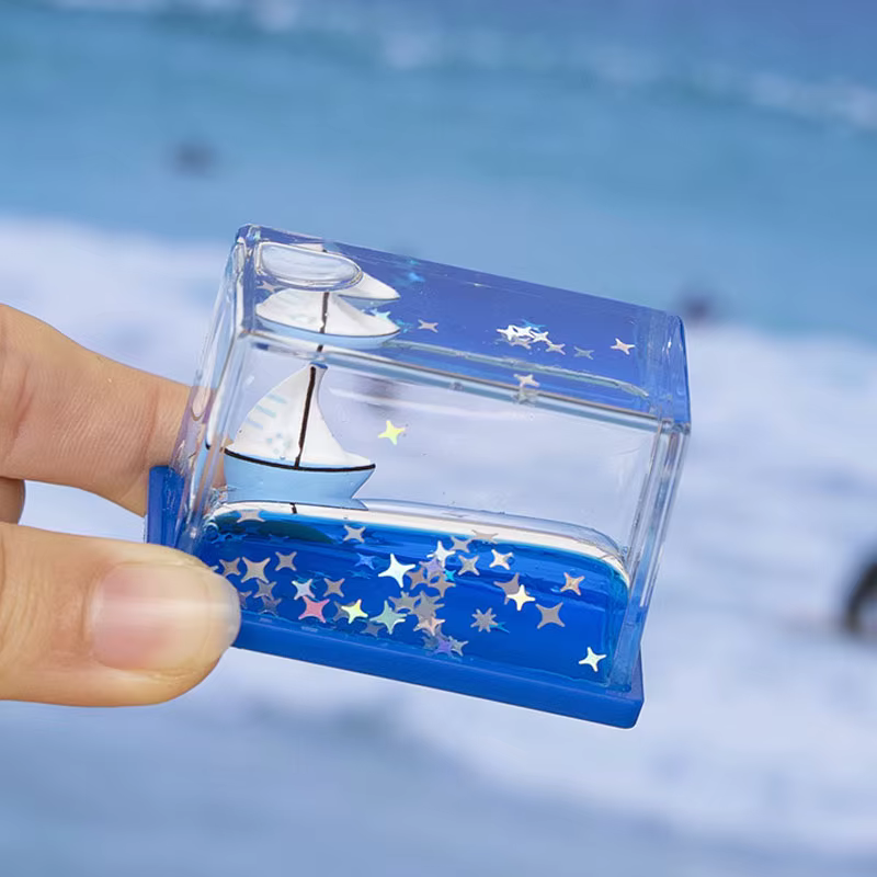 [Mer Insubmersible] Modèle de bateau en acrylique pour décoration |     Remplissage d'huile transpar