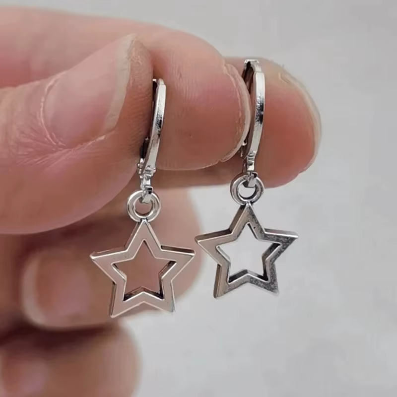 Boucles d'oreilles simples en forme d'étoile couleur argent pour femmes, boucles d'oreilles créoles 