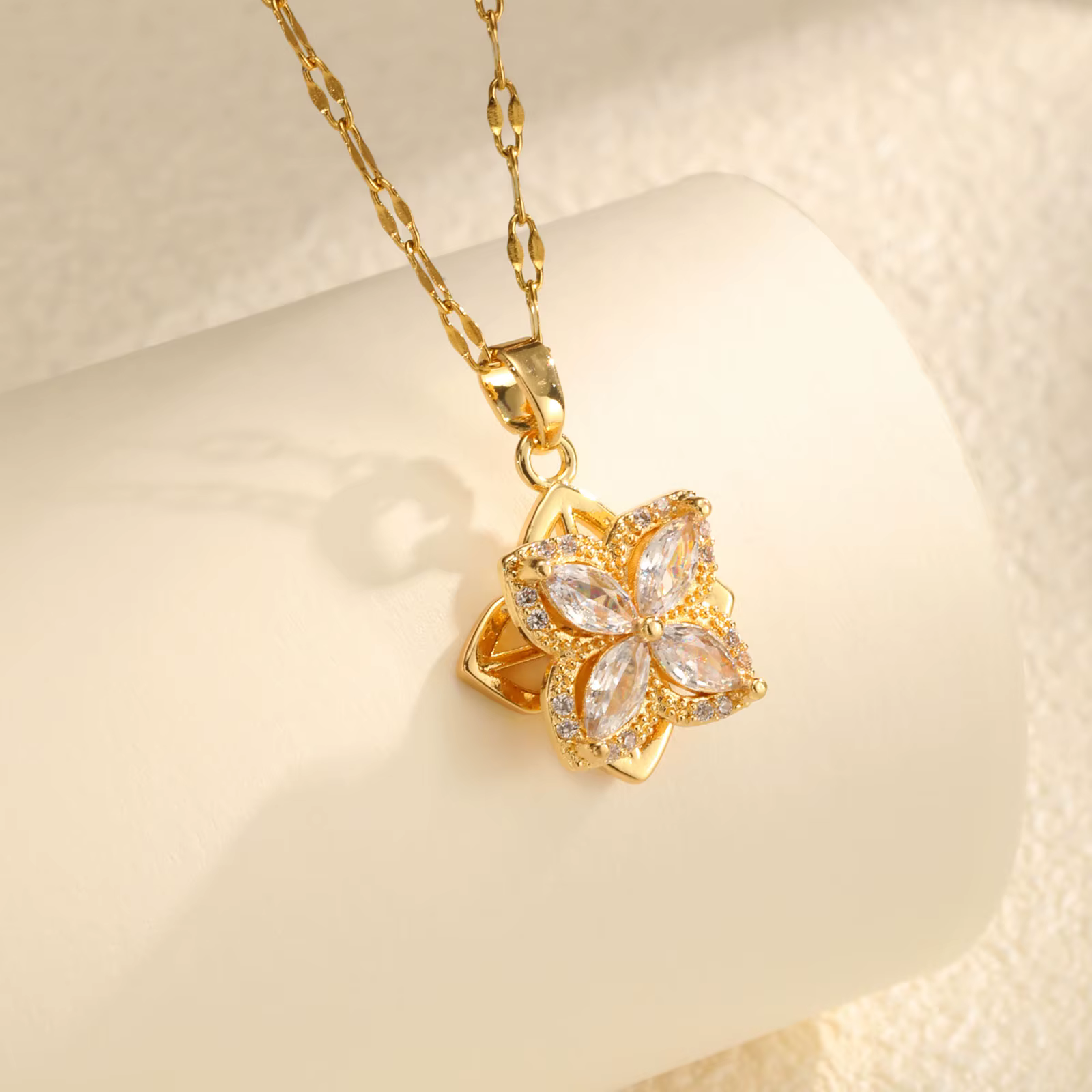 Collier chaîne de fleur de coeur de zircone d'acier inoxydable 316L, tour de cou de chaîne de clavic