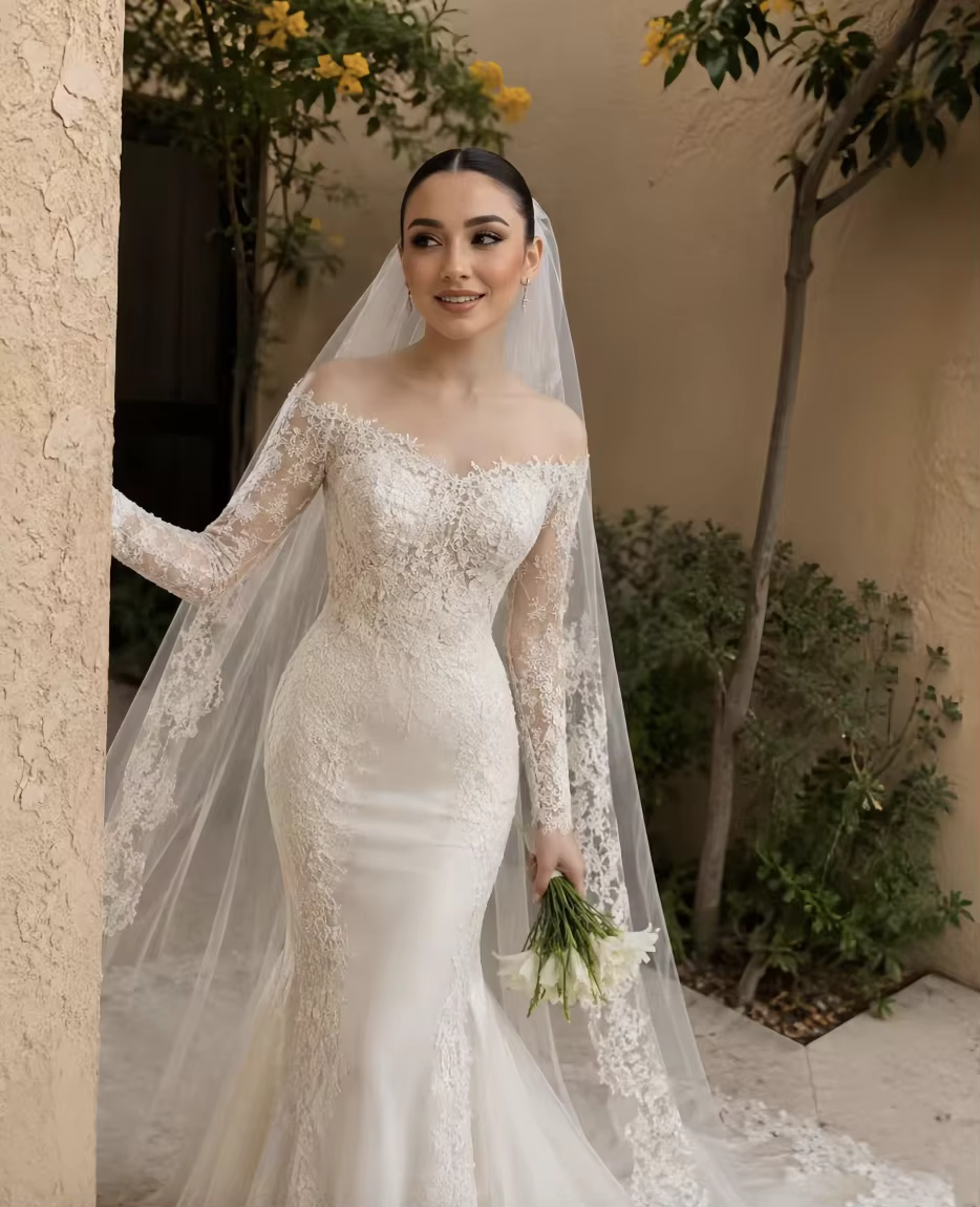Robes de mariée exquises personnalisées, robes de mariée avec des appliques florales, sans bretelles
