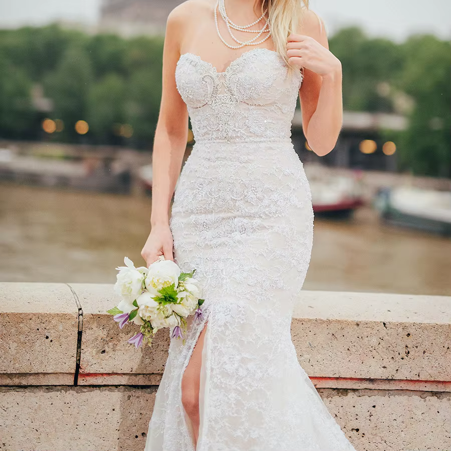 Robe de mariée sirène/trompette sans bretelles, sans manches, en dentelle, longueur ras du sol, avec