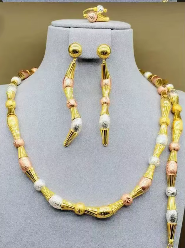 Parure de bijoux en perles de bambou africaines plaquée or 24 carats pour femme, collier, boucles d'