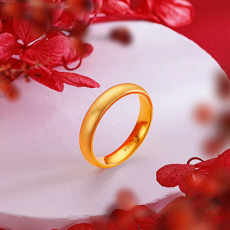 Bague en or 9999 de style ancien avec finition mate à l'extérieur et surface brillante à l'intérieur