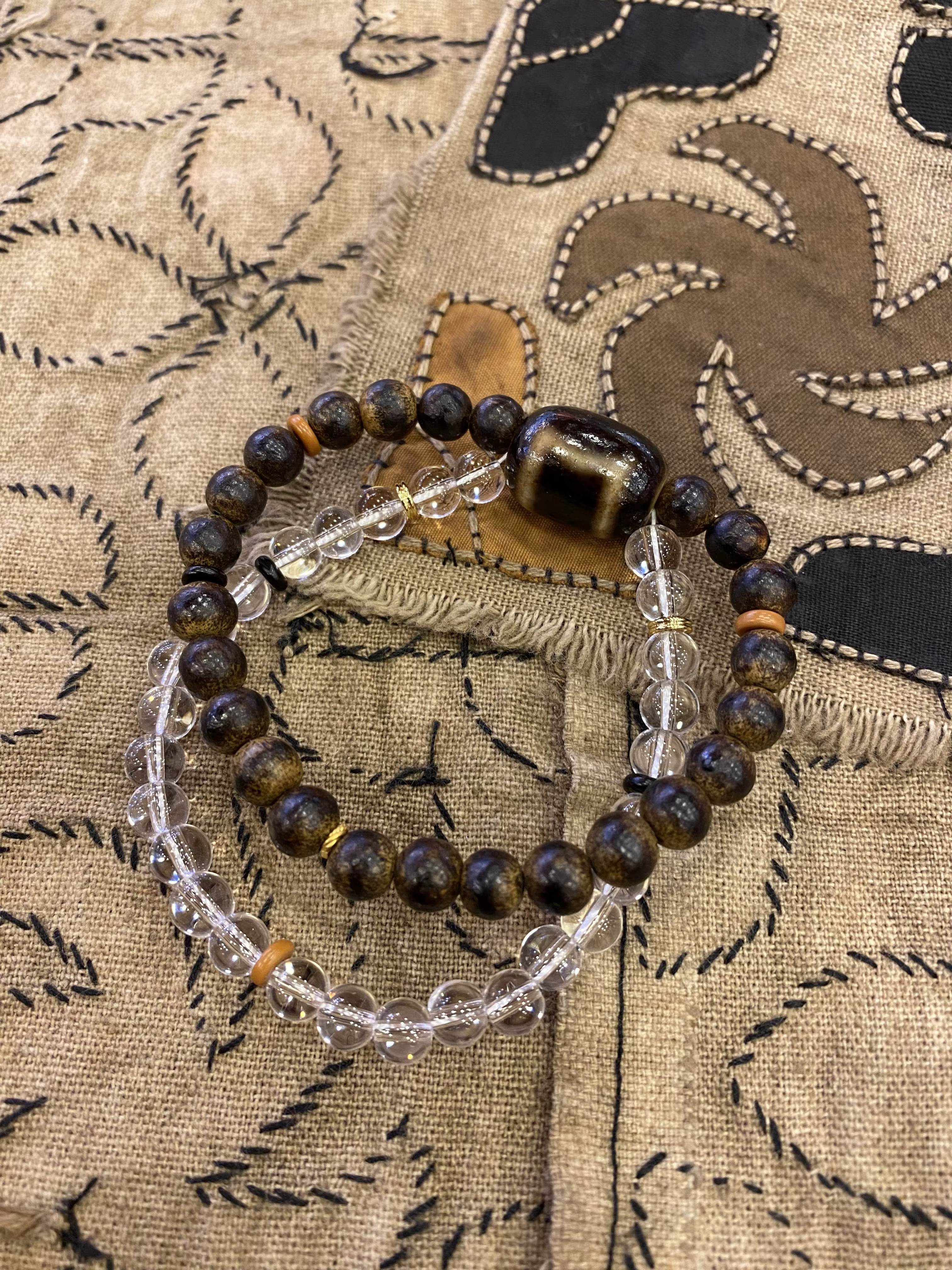 Bracelet en bois d'agar et quartz clair avec perle Dzi