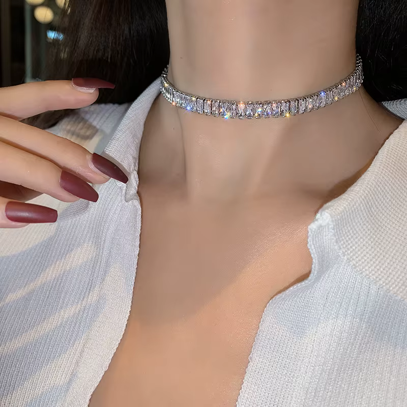 Collier en acier inoxydable brillant avec zircon pour femme, collier ras du cou simple et réglable a