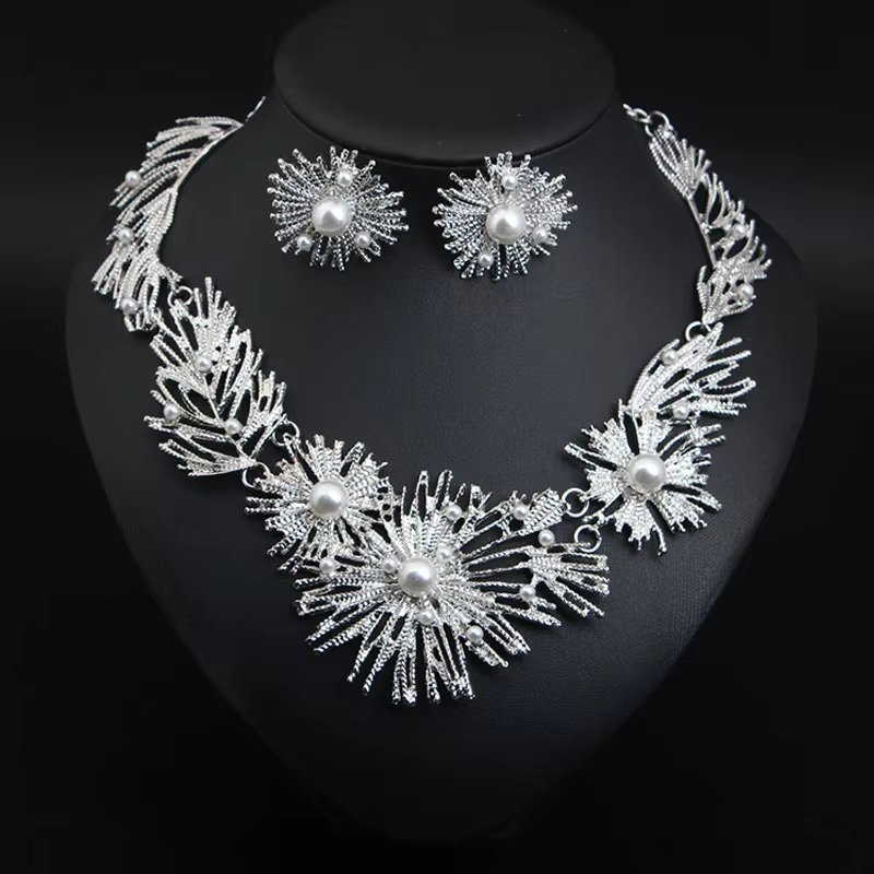 Ensemble collier et boucles d'oreilles en alliage géométrique serti de perles - accessoire féminin,