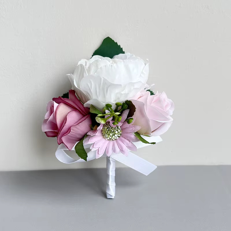 Bouquet de mariée, accessoires de mariage, roses rose poudré, pivoines blanches, mariée, demoiselles