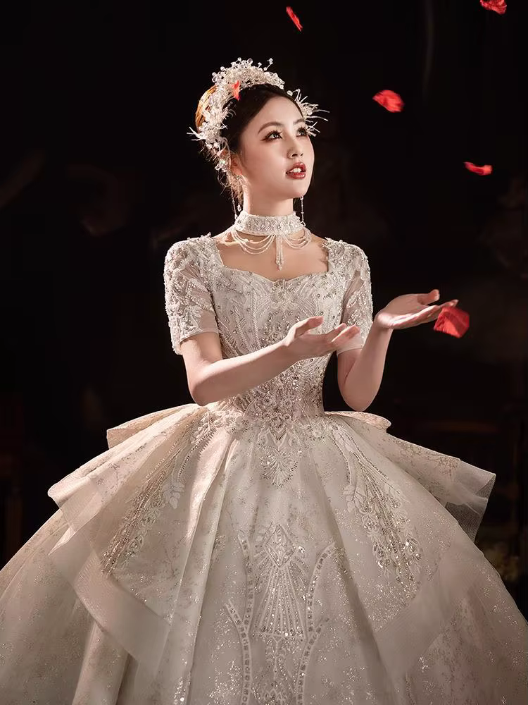Robe de mariée haut de gamme à col carré, industrie lourde, tempérament du palais, paillettes de lux